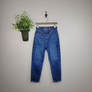AE 4 American Eagle Mom Jeans Tapered Leg Relaxed Fit Hi V Rise Medium Blue Wash